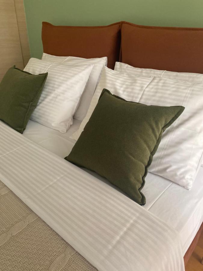 פיראוס Little John Luxury Apartment מראה חיצוני תמונה